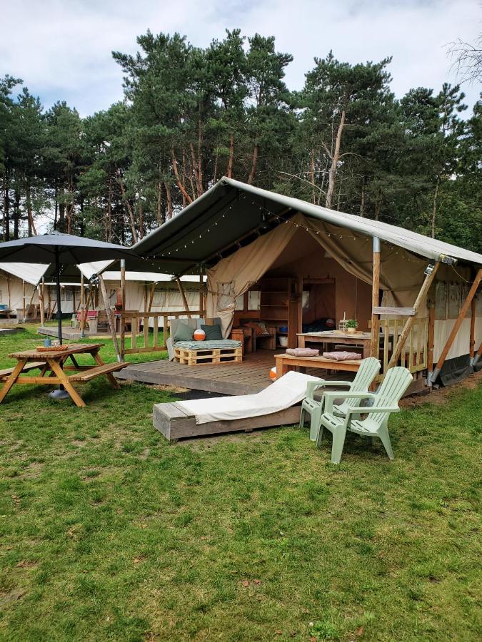Safaritent vakantiepark de Bergen Wanroij Buitenkant foto