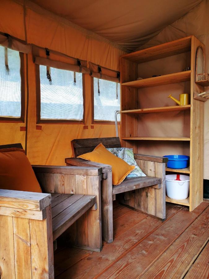 Safaritent vakantiepark de Bergen Wanroij Buitenkant foto