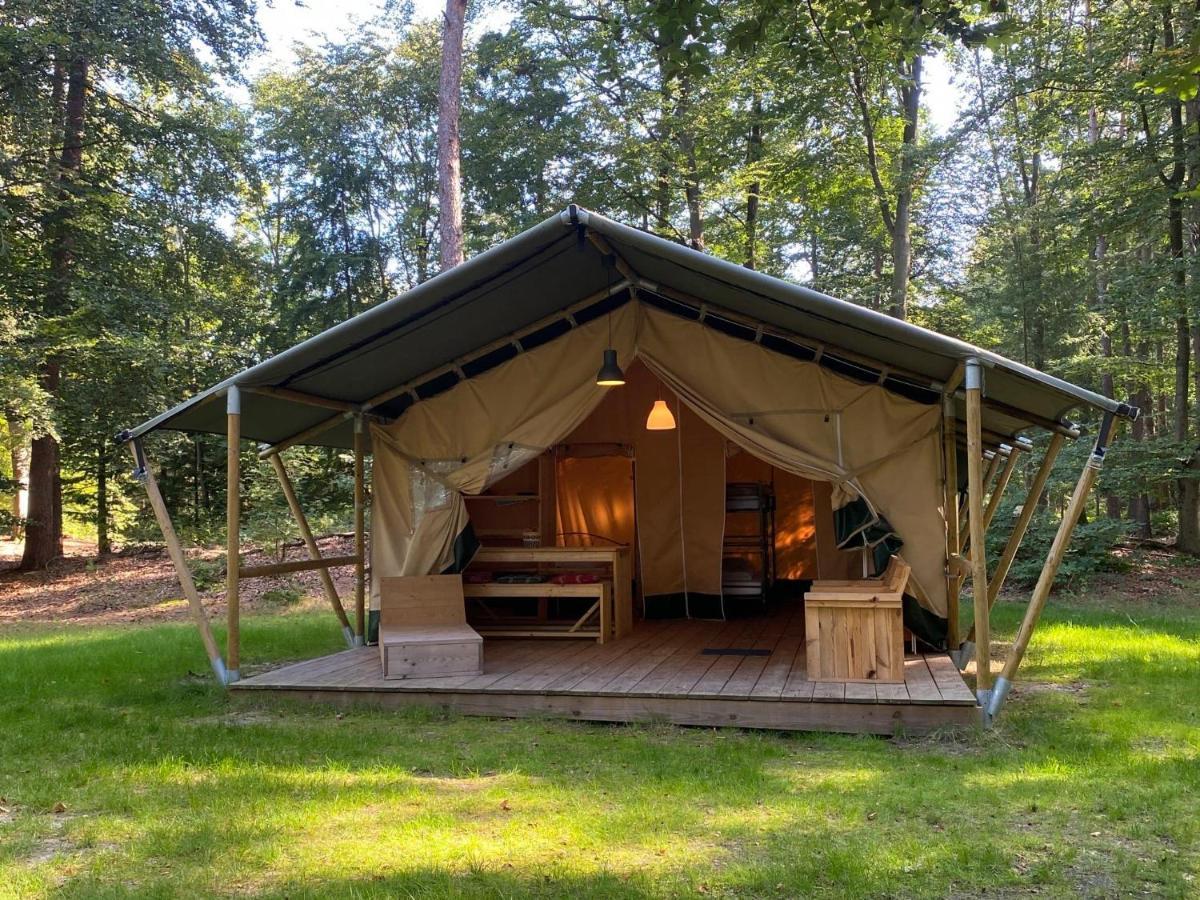 Safaritent vakantiepark de Bergen Wanroij Buitenkant foto