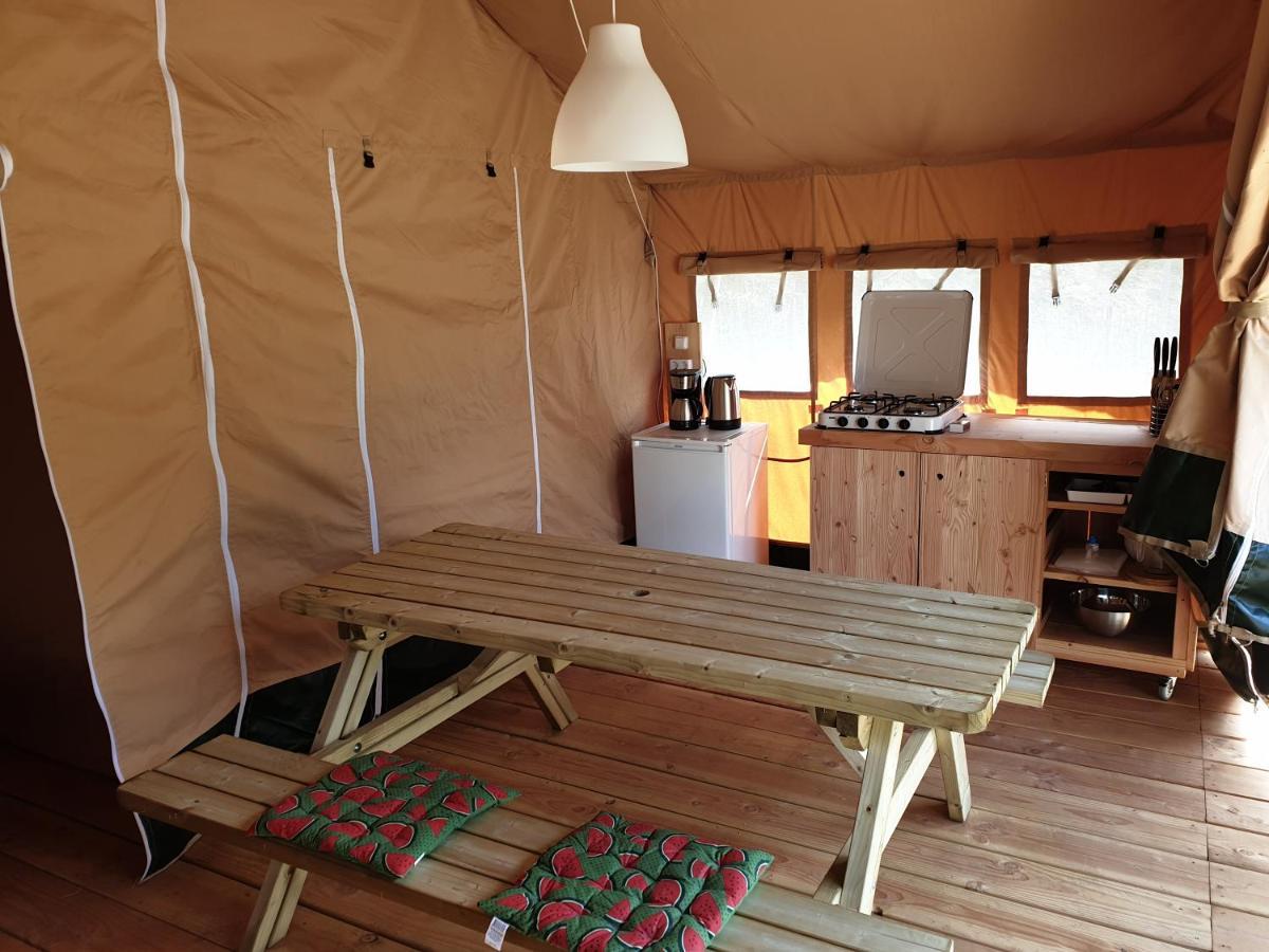 Safaritent vakantiepark de Bergen Wanroij Buitenkant foto