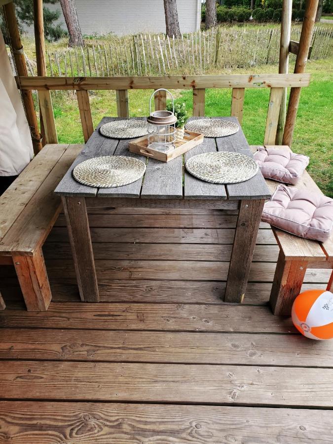 Safaritent vakantiepark de Bergen Wanroij Buitenkant foto